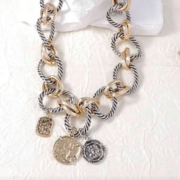 Sculpted Two-Tone Heritage Link Choker - Picture 5 of 5